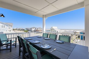 Just outside the living area awaits alfresco dining at its best. Feel the breeze & listen to the waves meeting the shore as you enjoy a delicious meal