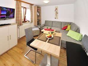 FeWo Nr. 5 Götschen für 1-2 Pers., 1 Schlafzimmer, Wohnküche, Balkon-FeWo Götschen Living area
