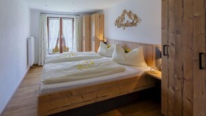 FeWo Nr. 4 Jenner für 1-2 Pers., 1 Schlafzimmer, Wohnzimmer, Küche,Balkon-Schlafzimmer