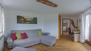 FeWo Nr. 4 Jenner für 1-2 Pers., 1 Schlafzimmer, Wohnzimmer, Küche,Balkon-Wohnzimmer