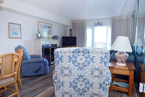 SANDPIPER DUNES 602 - LIVING-AREA