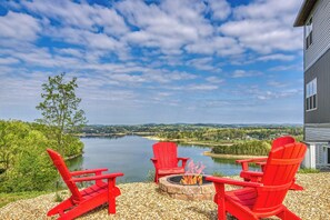 Cabin with a Lake View in the Smokies "Lake View Therapy" - Fire pit overlooking Douglas Lake