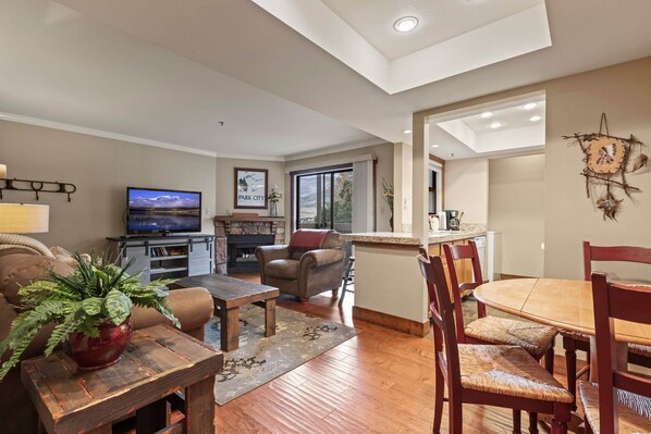 Powderwood 11C: Cozy space with sofa set, fireplace, and dining table.