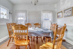 Dining with cutlery