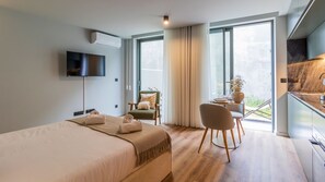 Our studio counts with a seating area for two and a patio, where you can enjoy the lovely portuguese weather #amazing #lovely