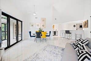 Dining Area (1)