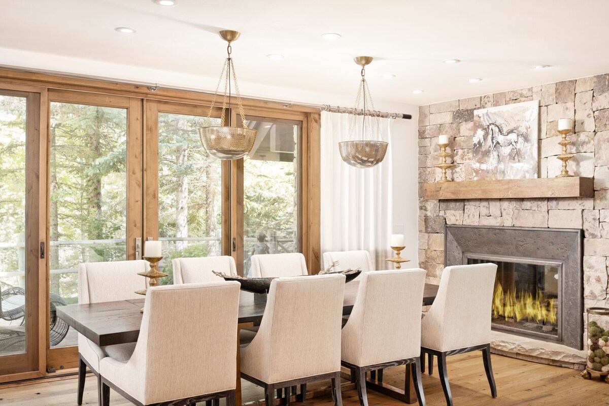 Private, Ski- In Mega Chalet