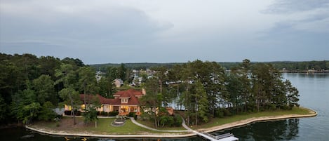 The Memory Maker on peninsula lot
