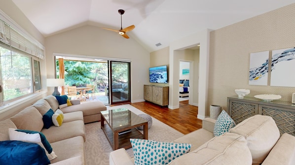Welcome to Coco Cabana at KaMilo! Steps from Beautiful Pools and Fitness