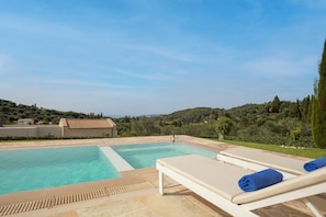 Pool%2C area and sky views