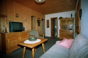 Ferienwohnung Nr. 1,35qm, Balkon, Küche, 1 Schlafzimmer, 1 Wohnzimmer, 2 Personen-Wohnzimmer Ferienwohnung
