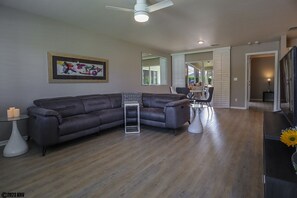 Spacious Living Room with Comfortable Seating