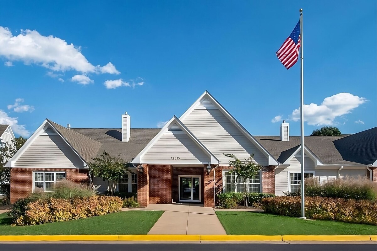 2 Family-friendly Units w/ Kitchenettes, Free Grab & Go Breakfast, Pet-friendly!