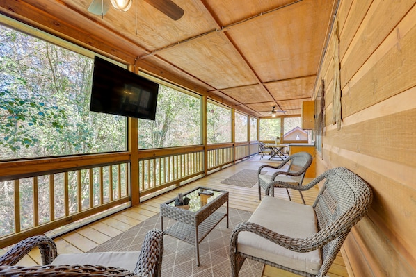 Blue Ridge Vacation Rental | 3BR | 3BA | Step-Free Entry | 2,700 Sq Ft