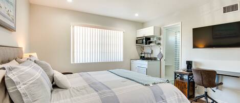 Simi Valley Vacation Rental | Studio | 1BA | 1 Step Required | 170 Sq Ft