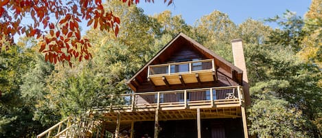 Archer's Ridge shines in fall. Spacious main deck for enjoying the outdoors.