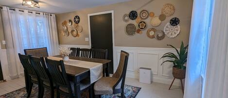 Comfortable and stylish dining room that seats 8 comfortably. 