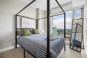 Sleep comfortably on the Queen bed overlooking the city skyline with amazing downtown views!