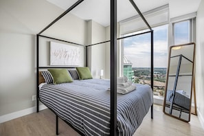 Sleep comfortably on the Queen bed overlooking the city skyline with amazing downtown views!