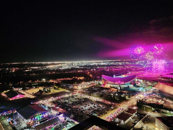 The BEST views in Calgary! Watch the fireworks of "The Greatest Outdoor Show On Earth" from your balcony on the 35th floor overlooking the Stampede grounds with amazing outdoor concerts and venues! Book your Stampede stay now from JULY 4-13th, 2025!