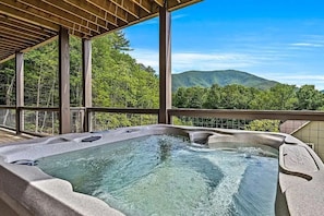 Revetta Retreat's Bubbling Hot Tub