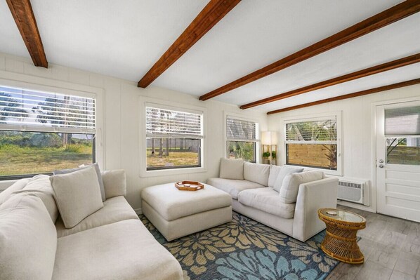 Cozy Living Room Retreat: Unwind in Comfort and Style in Our Inviting and Relaxing Space