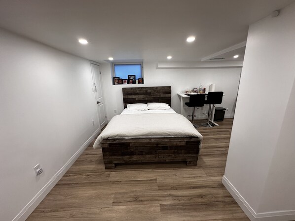 Queen bed 