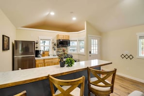 Kitchen | Keyless Entry | Central Air Conditioning