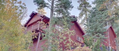 Big Bear Lake Vacation Rental | 3BR | 3BA | 1,753 Sq Ft | Steps Required
