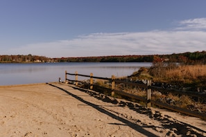Walk to the nearby lake which is just 7 minutes away.
