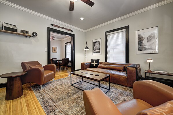 Come relax in the comfortable Livingroom with the 65" 4K TV or a board game!