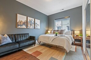 King master suite with sofa, bed and en suite bathroom