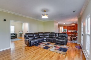 Living Room | Smart TV | Fireplace