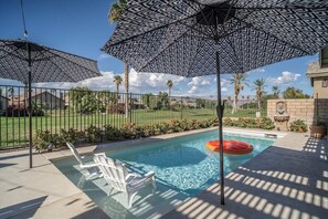 NEW Pool! Friends Family & Floats-sized 10'x26'! Baja ledge w/chairs & umbrellas