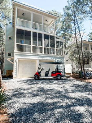 Home comes with 6-seater golf cart and 6 bikes!