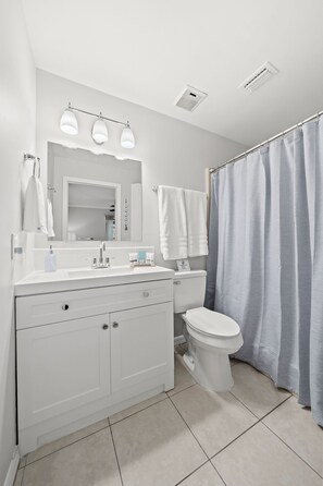 Main Bathroom 
