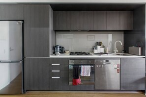 A sleek kitchen makes it easy to whip up a meal at home, while you’ll find plenty of delicious eateries close by.
