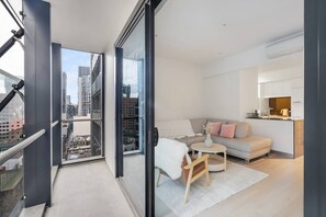 Slide the doors open to your private balcony and take in impressive vistas over Melbourne’s city skyline.
 
