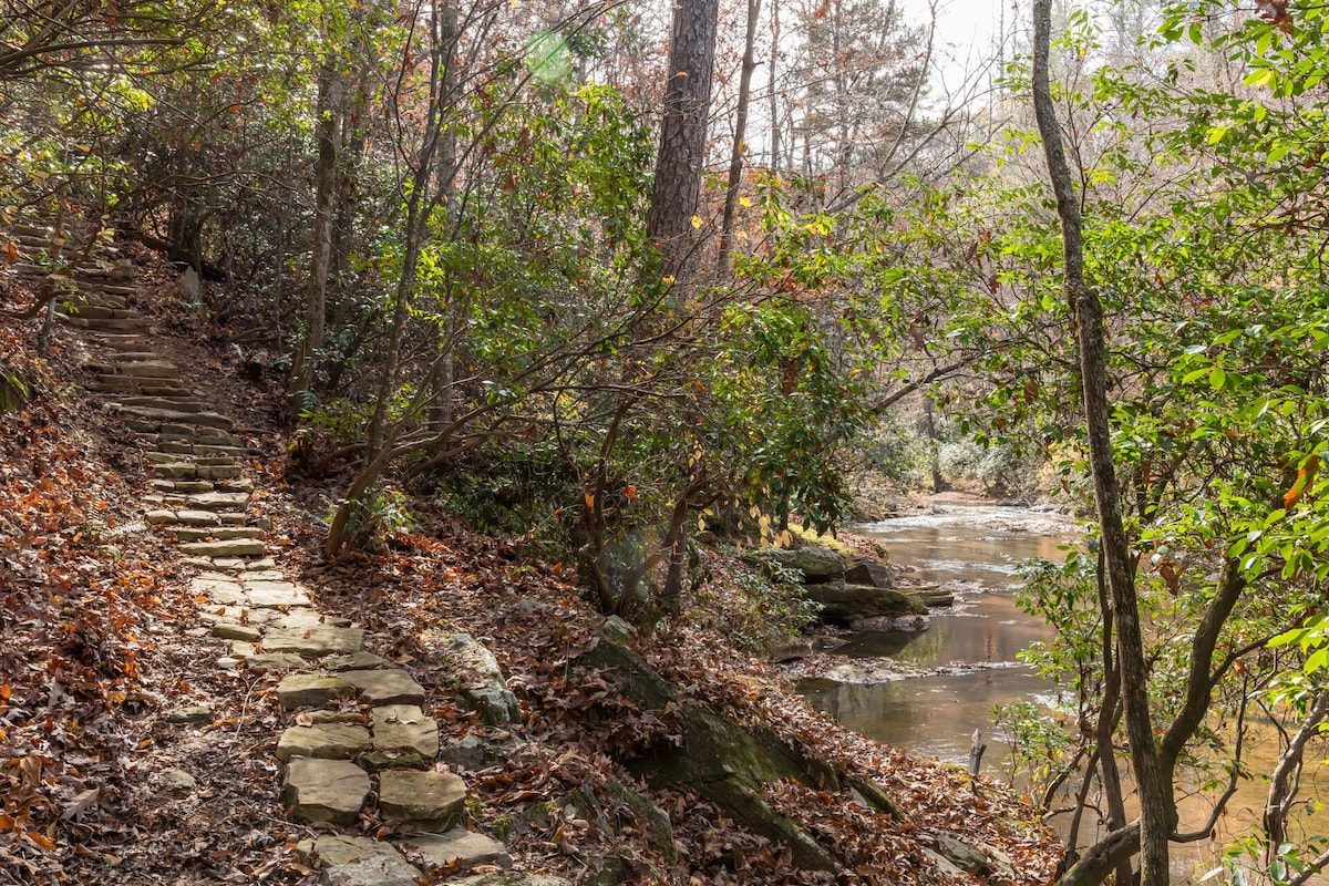 Dahlonega 20 min. away 14 acres with 1/2 mile Little River/Wahoo Creek Frontage