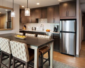 Villas-SSR-Dining-Kitchen-svo5657kd-188117-800x640-800x640.jpg