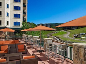 she220ag-125726-Base-area-Promenade.jpg