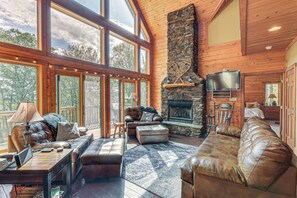 Living Room | 1st Floor | Gas Fireplace | Smart TV | Central A/C + Heating