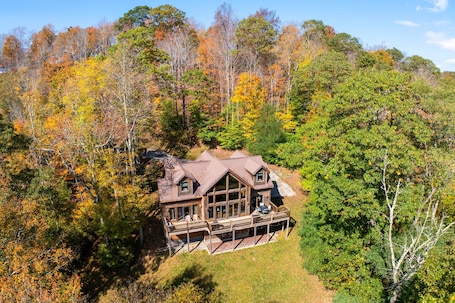 Slaty Fork Vacation Rental | 3BR | 4BA | 2 Steps to Enter | 3,800 Sq Ft