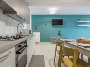 Möbel, Eigentum, Cabinetry, Sinken, Countertop, Gebäude, Interior Design, Zapfhahn, Küche, Beleuchtung