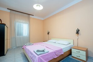 Schlafzimmer 1