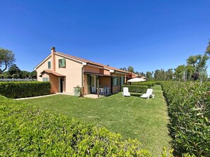 Ciel, Plante, Fenêtre, Bâtiment, Arbre, Paysage Naturel, Lot Terre, Herbe, Immobilier, Chalet