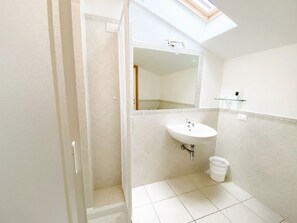 Spiegel, Sinken, Bad Sink, Zapfhahn, Armatur, Badezimmer, Gebäude, Interior Design, Fussboden
