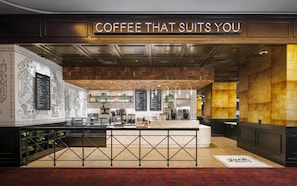 Shopping, cafes, restaurants - just around the corner