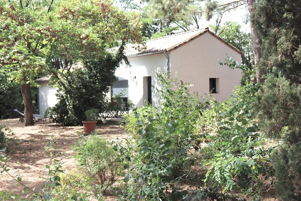 Maison vue du jardin