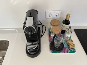 Kaffee und/oder Kaffeemaschine